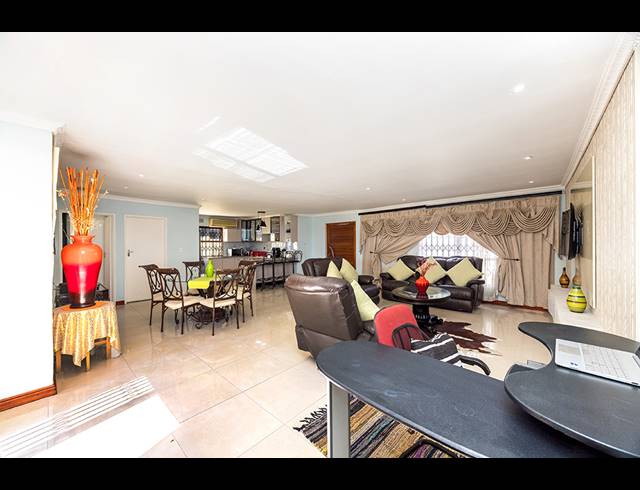 3 BEDROOM HOUSE FOR SALE IN TABLE VIEW